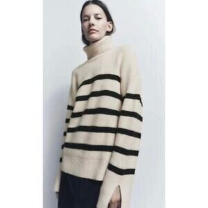 Zara Ribbed Cream & Black Striped
Turtleneck Sweater Small